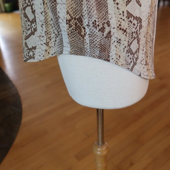 $225 Equipment snakeskin print 100% silk short sleeve shirt top XS beige/brown - Picture 8 of 15